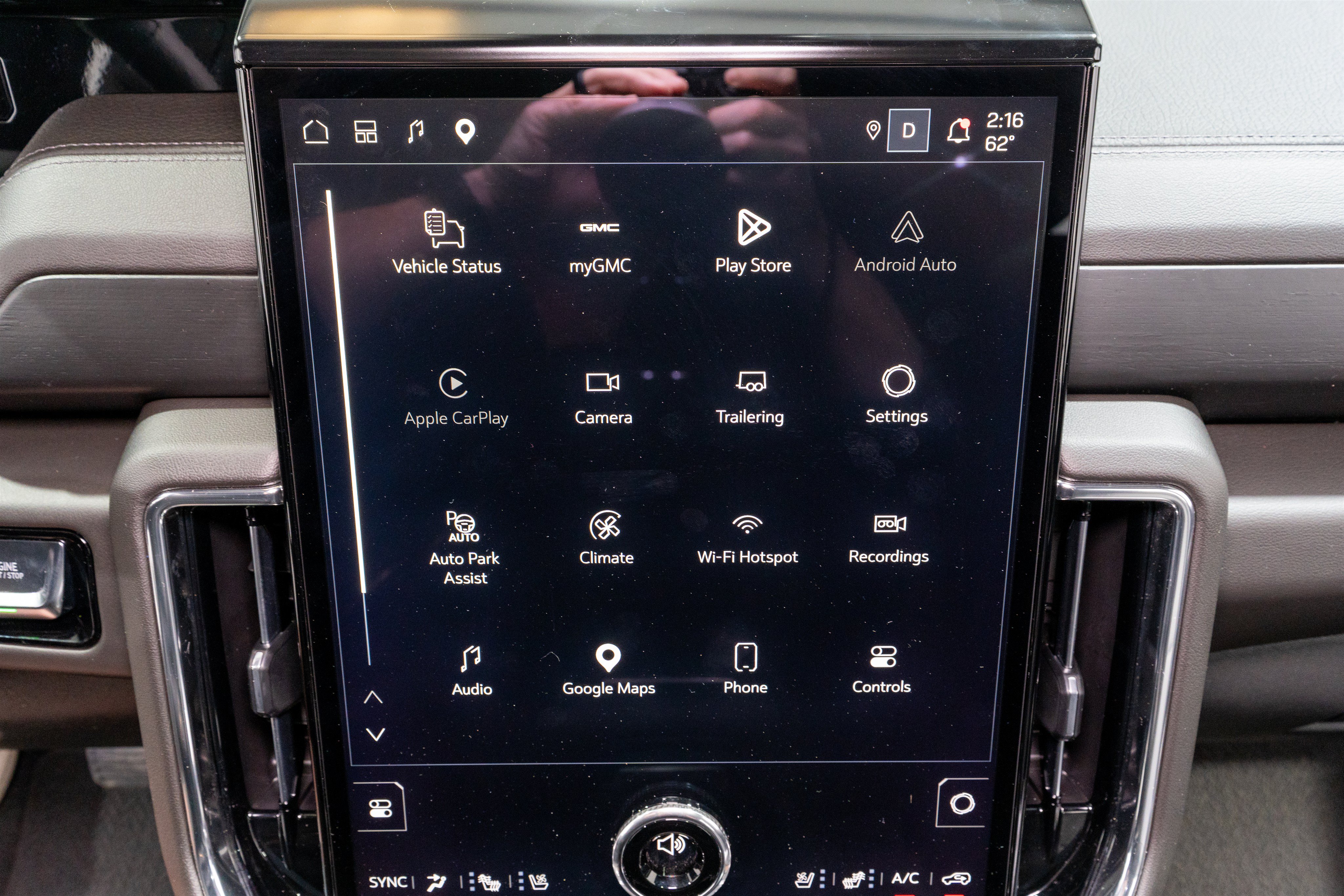 Used 2025 GMC Yukon XL Denali w/ Advanced Technology Package AWD/4WD image 20