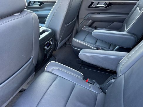 Used 2025 Chevrolet Suburban Premier image 15