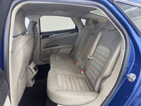 Used 2018 Ford Fusion SE w/ Fusion SE Technology Package image 12