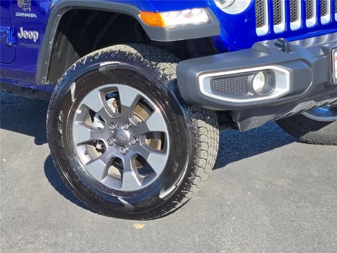 Certified 2018 Jeep Wrangler Unlimited Sahara image 4