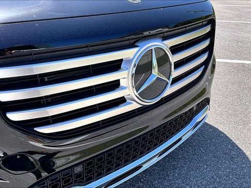 Used 2025 Mercedes-Benz GLB 250 image 34