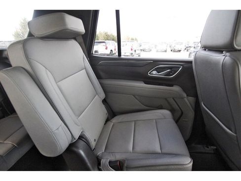 Used 2024 GMC Yukon SLT w/ SLT Premium Package image 13