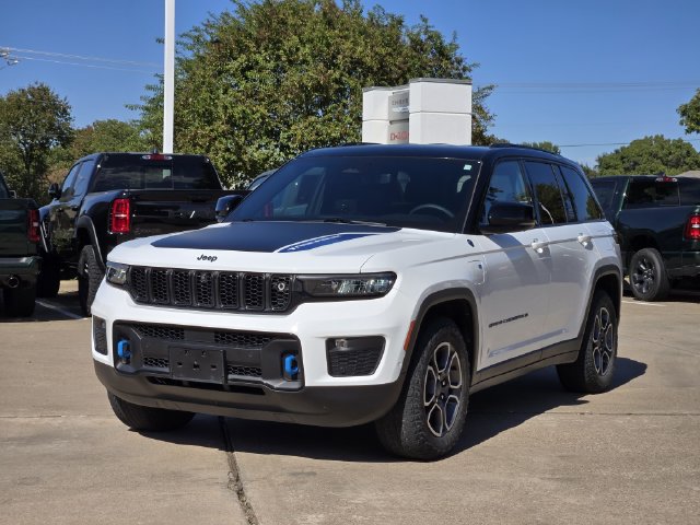 Used 2023 Jeep Grand Cherokee Trailhawk w/ Advanced Protech Group II AWD/4WD image 3
