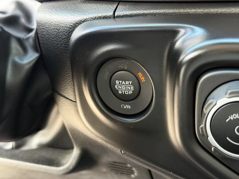 Used 2023 Jeep Gladiator Sport AWD/4WD image 36