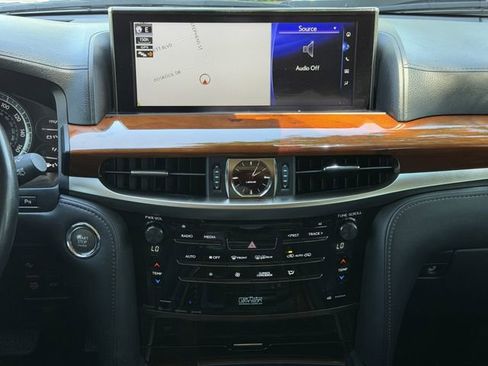 Used 2017 Lexus LX 570 4WD image 17