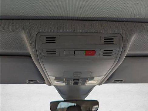 Used 2024 Volkswagen Tiguan SE image 20