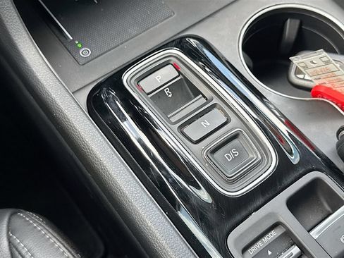 Used 2025 Honda Pilot EX-L image 16