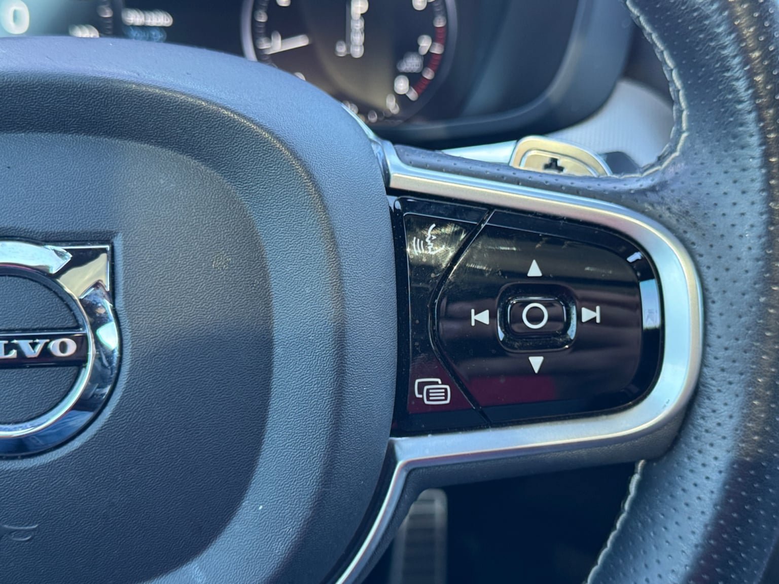 Used 2019 Volvo XC60 T5 R-Design w/ Protection Package Premier FWD image 23