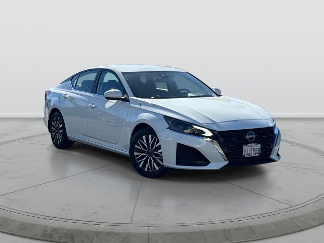 Certified 2023 Nissan Altima 2.5 SV FWD image 1