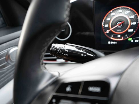 Used 2023 Hyundai Elantra Limited image 13