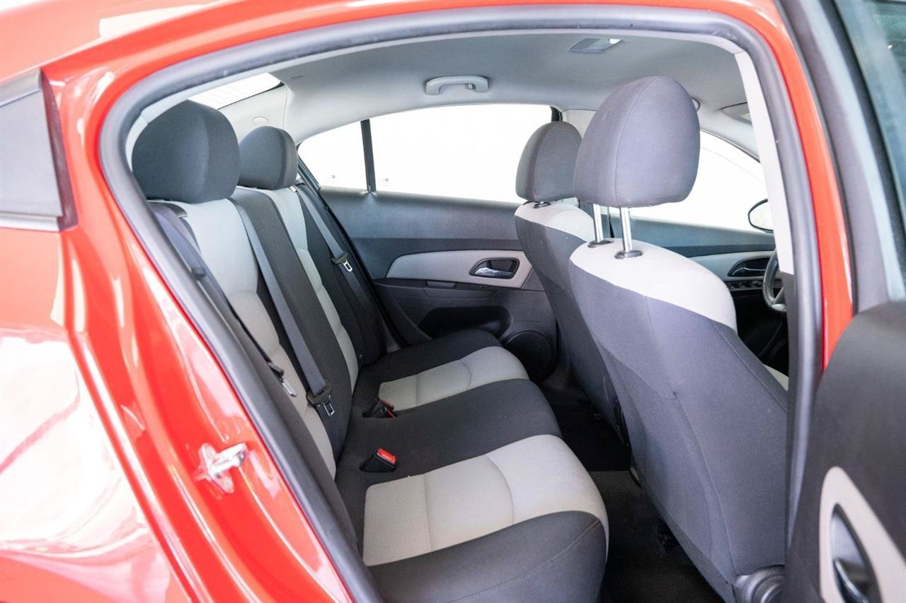Used 2015 Chevrolet Cruze LS FWD image 9