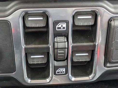 Used 2023 Jeep Wrangler Unlimited Sahara AWD/4WD image 25