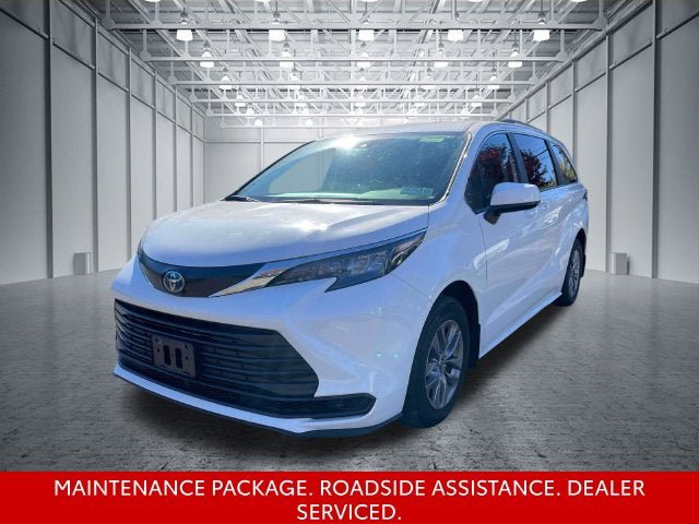 Used 2024 Toyota Sienna LE AWD/4WD image 4