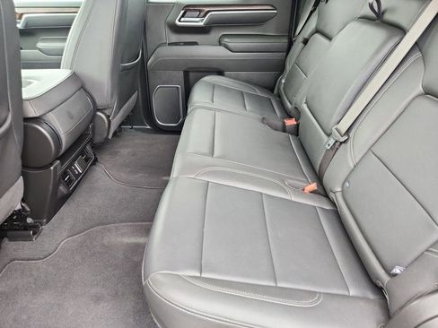 Used 2025 GMC Sierra 1500 SLT image 13