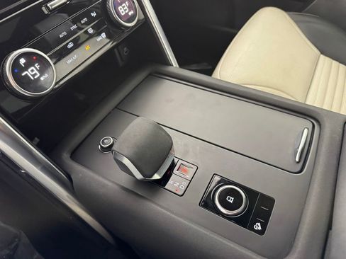 Used 2021 Land Rover Discovery S R-Dynamic image 25