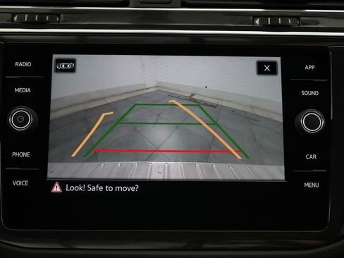 Used 2021 Volkswagen Tiguan SE w/ Panoramic Sunroof Package AWD/4WD image 18