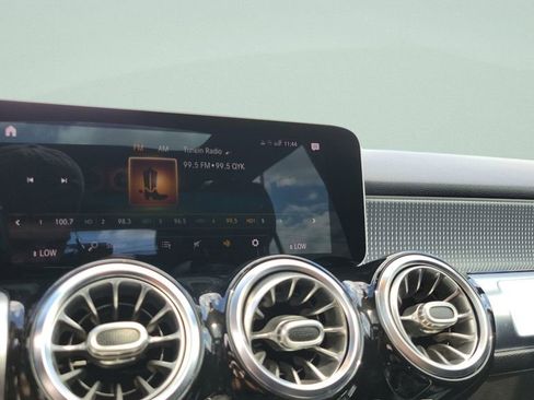 Used 2021 Mercedes-Benz GLB 250 GLB 250 w/ Premium Package image 21