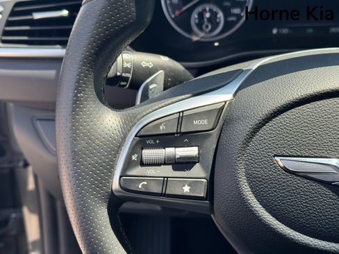Used 2022 Genesis G70 2.0T AWD/4WD image 18