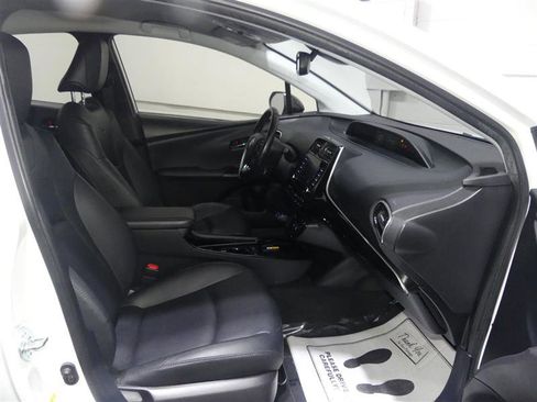 Used 2022 Toyota Prius AWD image 22