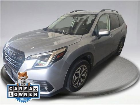 Used 2022 Subaru Forester Premium AWD/4WD image 2