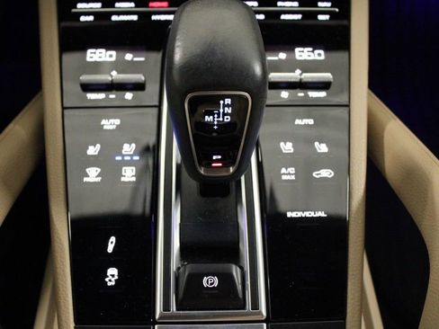 Certified 2019 Porsche Cayenne E-Hybrid image 24