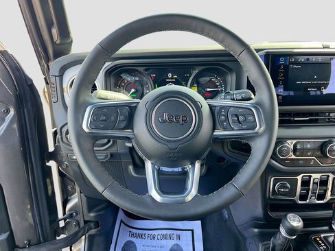Certified 2025 Jeep Wrangler Unlimited Sahara w/ Safety Group AWD/4WD image 11
