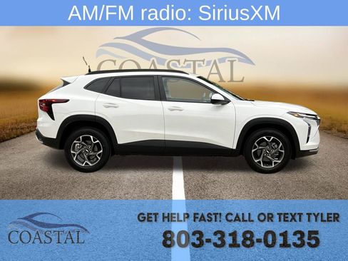 Used 2025 Chevrolet Trax LT FWD image 4