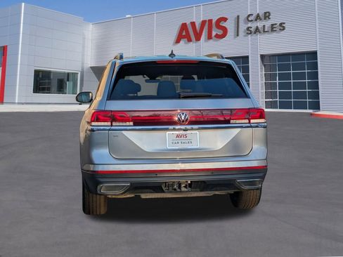 Used 2025 Volkswagen Atlas SE image 7