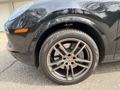 Used 2022 Porsche Cayenne AWD/4WD image 8