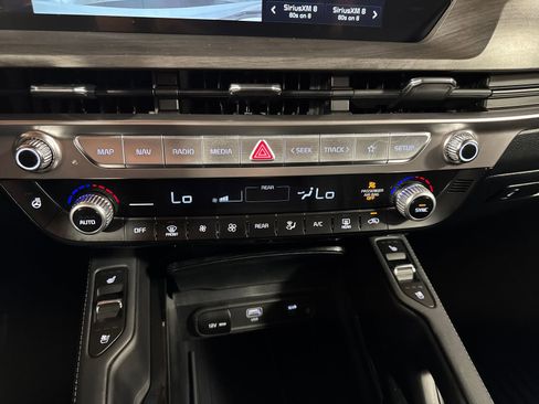 Used 2025 Kia Telluride AWD image 22