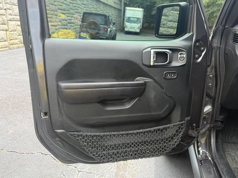 Used 2018 Jeep Wrangler Unlimited Rubicon AWD/4WD image 25