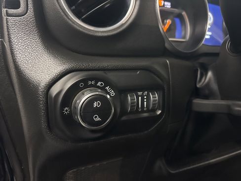 Used 2022 Jeep Gladiator Overland w/ Popular Equipment Package image 12