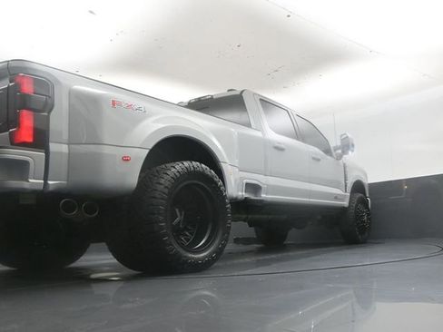 Used 2025 Ford F350 Platinum w/ FX4 Off-Road Package image 40