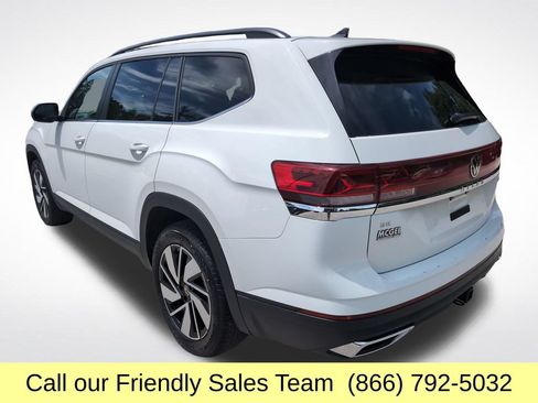 Used 2025 Volkswagen Atlas SE AWD/4WD image 3