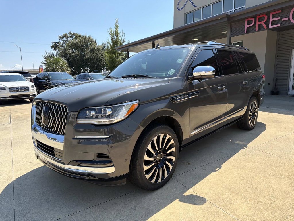 Certified 2024 Lincoln Navigator L Black Label AWD/4WD image 3