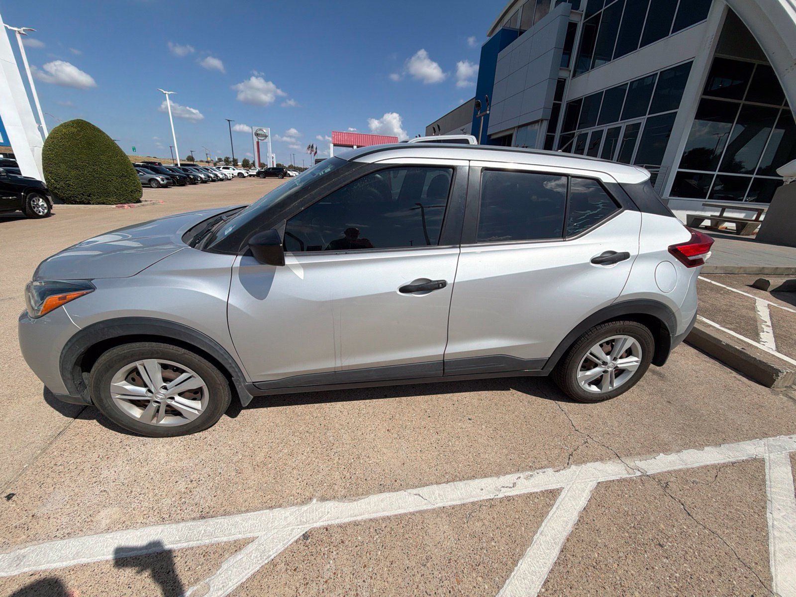 Used 2020 Nissan Kicks S FWD image 3