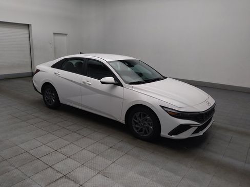 Used 2024 Hyundai Elantra SEL FWD image 11