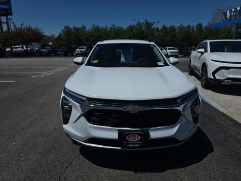 Used 2024 Chevrolet Trax LT FWD image 8