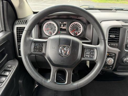 Used 2018 RAM 1500 Express AWD/4WD image 10