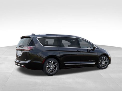 New 2026 Chrysler Pacifica Pinnacle image 4