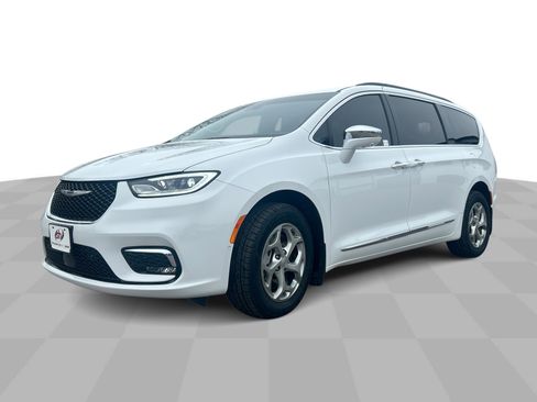 Used 2022 Chrysler Pacifica Limited image 1