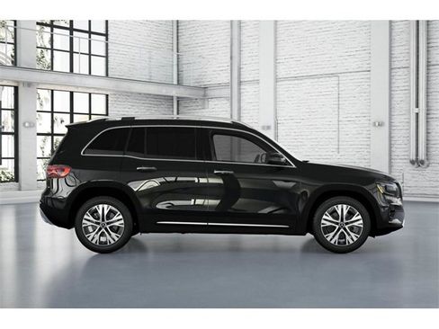 New 2025 Mercedes-Benz GLB 250 4MATIC image 2