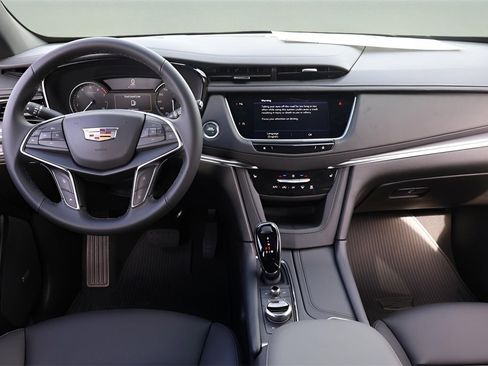 New 2026 Cadillac XT5 Luxury image 14
