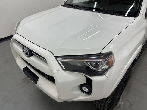 Used 2022 Toyota 4Runner SR5 AWD/4WD image 21