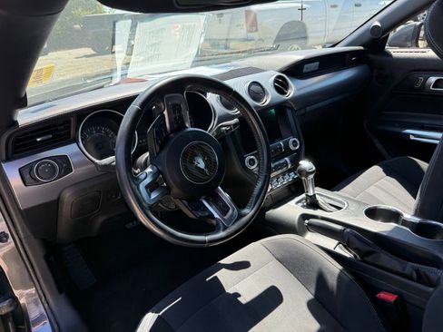 Used 2018 Ford Mustang Coupe RWD image 10