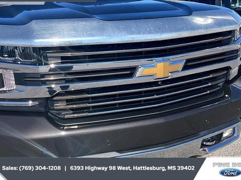 Used 2022 Chevrolet Silverado 1500 High Country w/ Technology Package image 22