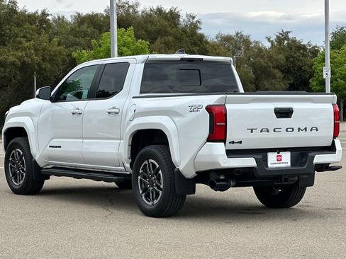 Used 2025 Toyota Tacoma TRD Sport w/ TRD Sport Upgrade Package image 6