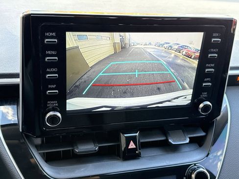 Used 2020 Toyota Corolla LE image 19