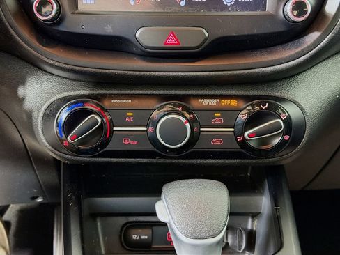 Used 2022 Kia Soul LX FWD image 17