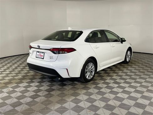 Used 2025 Toyota Corolla XLE image 25